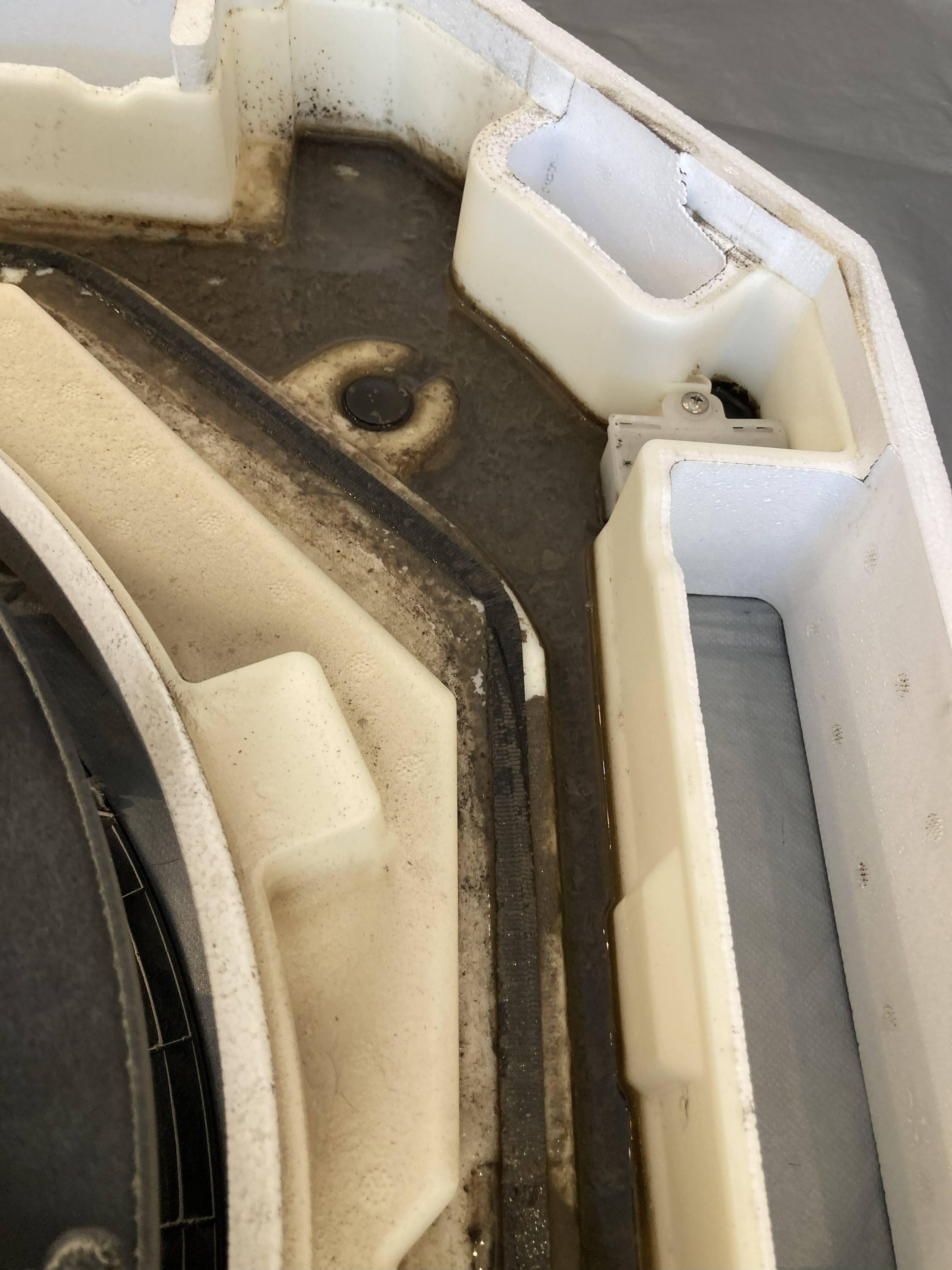 汚れたドレンパン