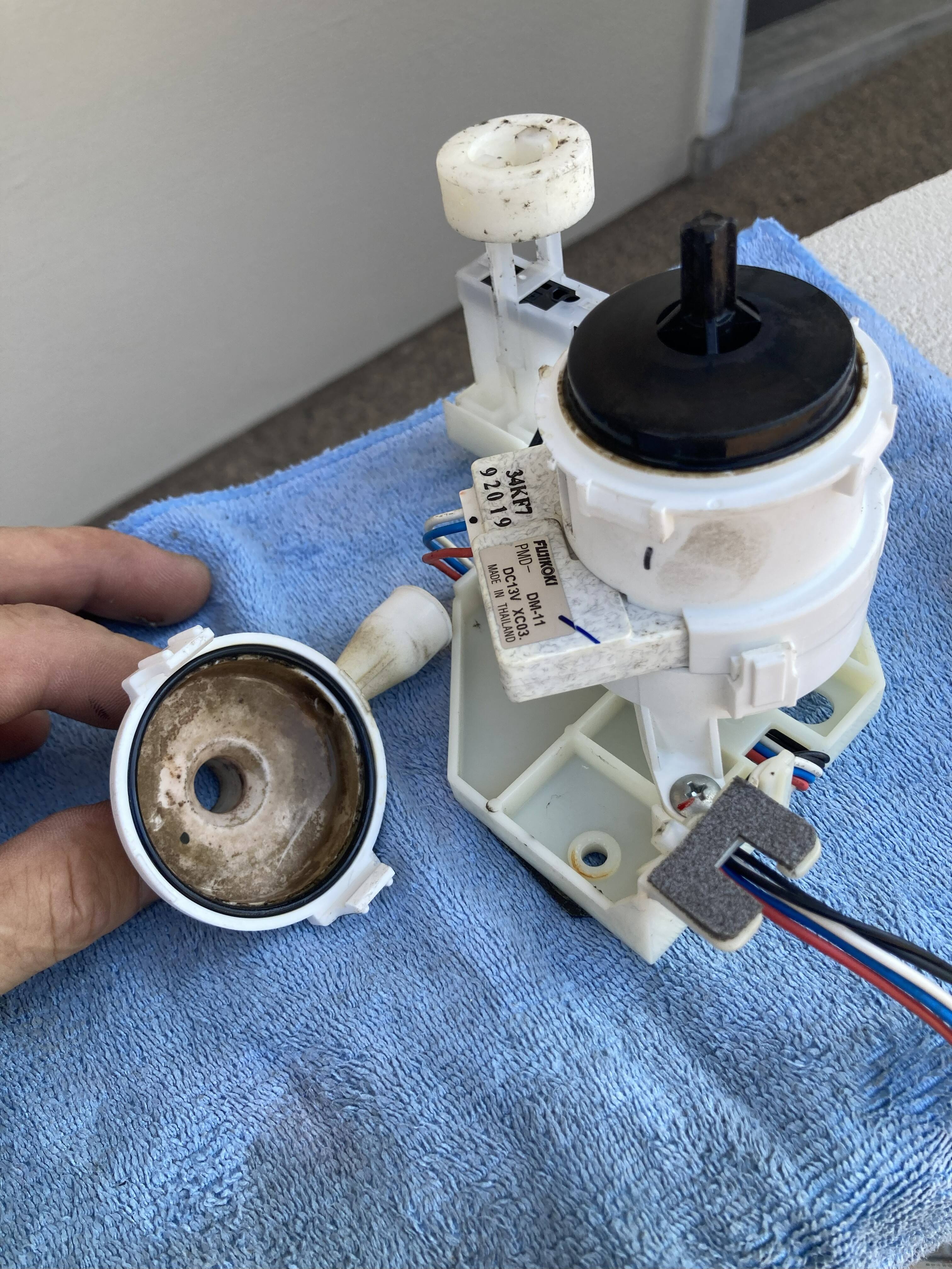 ドレンポンプ分解